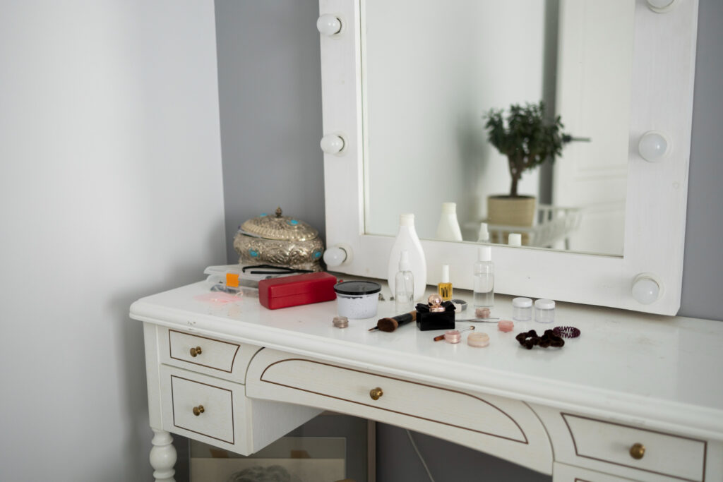 Vanity Desk Trends in Modern Interior Design